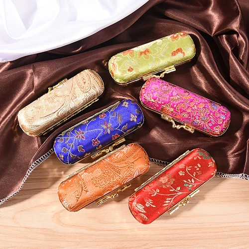 1Pcs Embroidered Coin Lipstick Case Bags Holder With Mirror Flower Design Lipstick Case Box Hasp Cosmetic Bags Random Color
1Pcs Embroidered Coin Lipstick Case Bags Holder With Mirror Flower Design Lipstick Case Box Hasp Cosmetic Bags Random Color