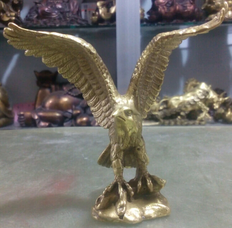 Китайский латунный по феншуй king of birds Eagle Hawk скульптура животного статуя медные фабричные магазины
Китайский латунный по феншуй king of birds Eagle Hawk скульптура животного статуя медные фабричные магазины