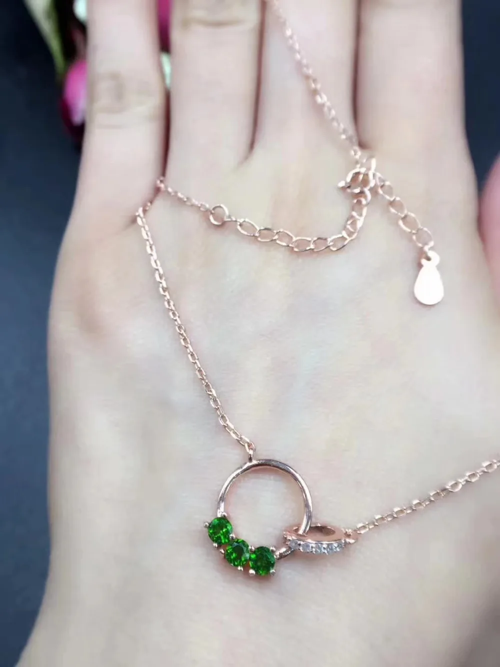 Natural green diopside stone Necklace natural gemstone Pendant Necklace S925 silver girl Elegant simple circle round Jewelry
Natural green diopside stone Necklace natural gemstone Pendant Necklace S925 silver girl Elegant simple circle round Jewelry
