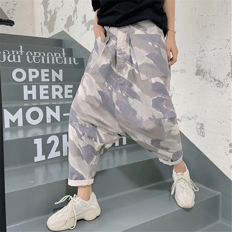 Summer Men Camouflage Low Drop Crotch Sweatpants Hip Hop Male Baggy Harem Pants Loose Joggers Irregular Cross Pants Men X9142
Summer Men Camouflage Low Drop Crotch Sweatpants Hip Hop Male Baggy Harem Pants Loose Joggers Irregular Cross Pants Men X9142