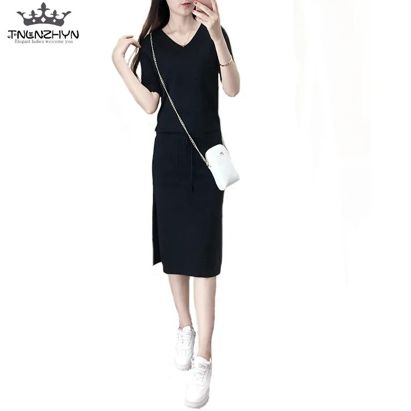 tnlnzhyn 2019 Spring Summer Women Knitted Suit Solid black 2 pieces Set Suit Dress Casual Pockets ladies Skirts Sets Y270
tnlnzhyn 2019 Spring Summer Women Knitted Suit Solid black 2 pieces Set Suit Dress Casual Pockets ladies Skirts Sets Y270