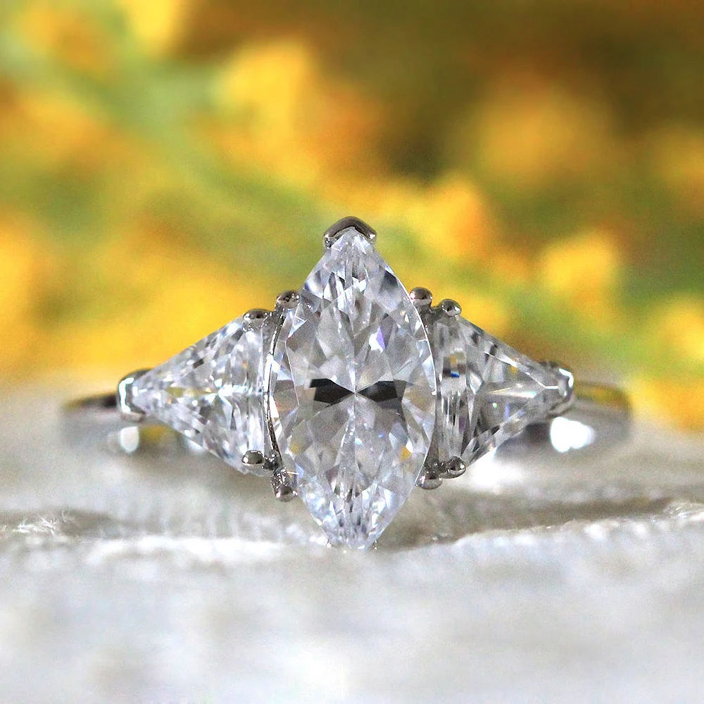 Luxurious 14x7mm Marquise Cut Moissanite Halo Wedding Engagement Ring 14K White Gold Soliarite with Thrillion Cut Moissanite
Luxurious 14x7mm Marquise Cut Moissanite Halo Wedding Engagement Ring 14K White Gold Soliarite with Thrillion Cut Moissanite