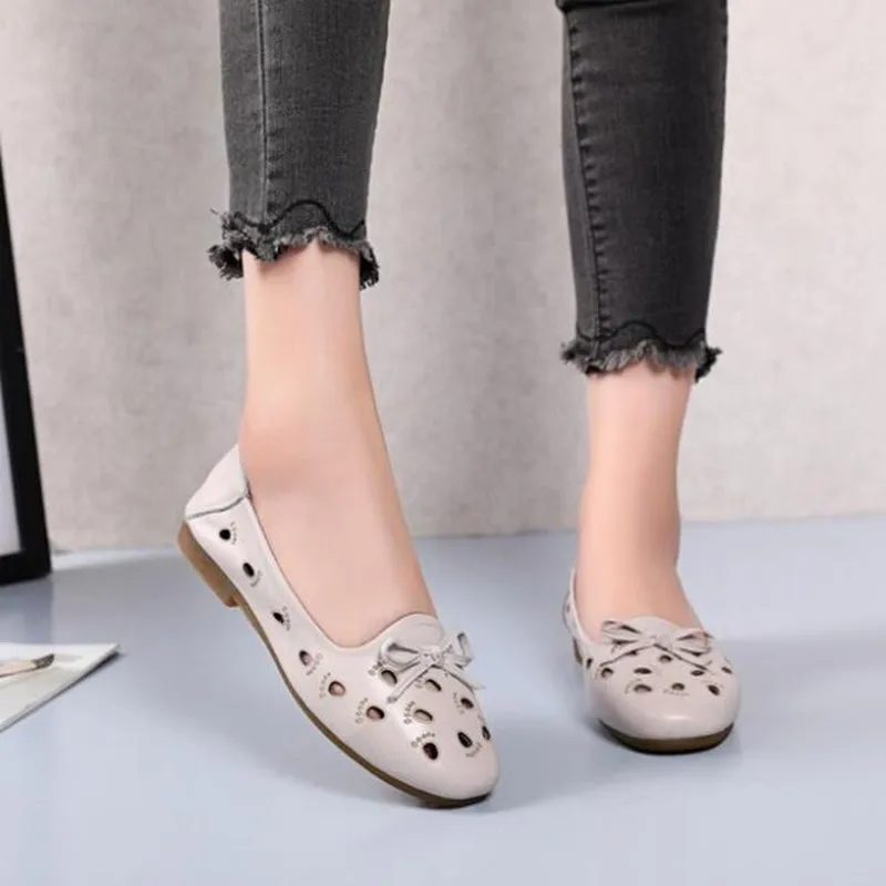 Light Comfortable Hollow Cowhide Leather Sandals Fashion Bow Plus Size Women Sandals 2020 New Summer Women Shoes Flat Sandals
Light Comfortable Hollow Cowhide Leather Sandals Fashion Bow Plus Size Women Sandals 2020 New Summer Women Shoes Flat Sandals