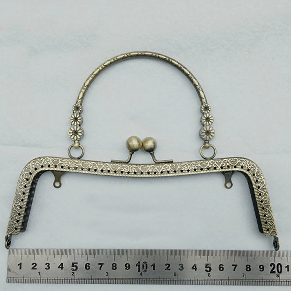 20 см Женский DIY Кошелек Рамка ручная сумка металлическая застежка поцелуй пряжка сумка для изготовления аппаратных аксессуаров 3 шт./лот
20 см Женский DIY Кошелек Рамка ручная сумка металлическая застежка поцелуй пряжка сумка для изготовления аппаратных аксессуаров 3 шт./лот