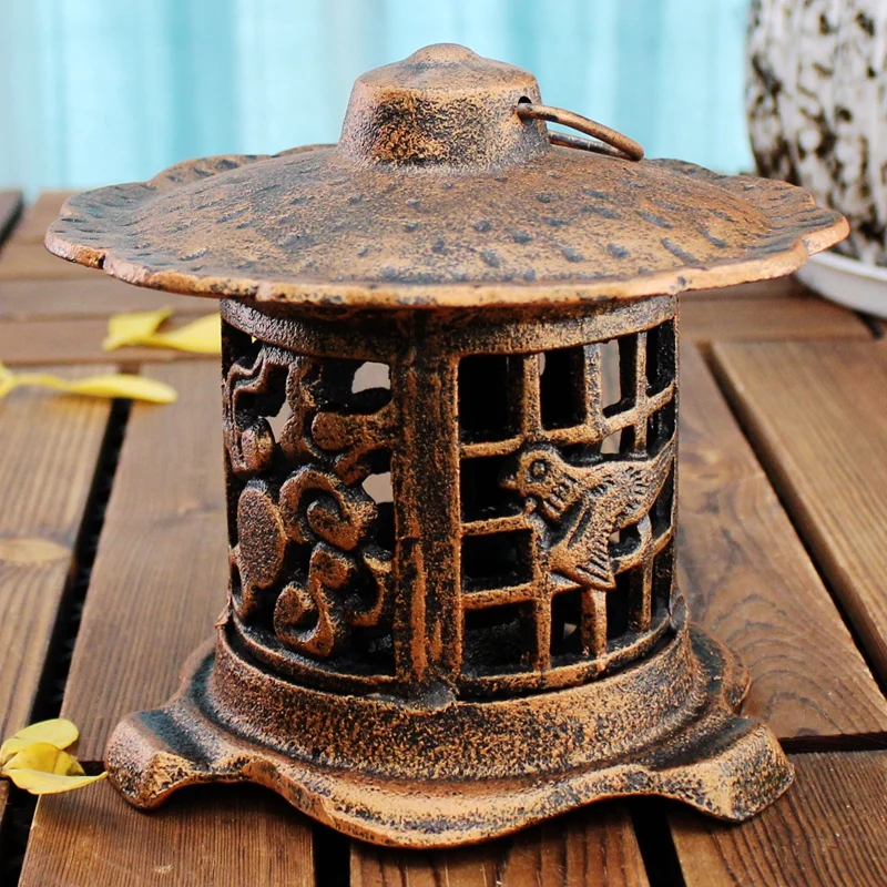 Cast Iron Hanging Lantern Antique Metal Candle Holder Home Outdoor Porch Decorations Tea Light Holder Gardening Crafts Bronze
Cast Iron Hanging Lantern Antique Metal Candle Holder Home Outdoor Porch Decorations Tea Light Holder Gardening Crafts Bronze