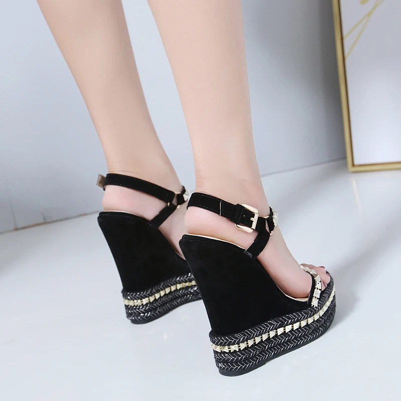 NIUFUNI Ladies Waterproof Platform Sandals Women Shoes Summer High Heels Ankle Strap Rivet Wedges Belt Buckle Roman Gladiator
NIUFUNI Ladies Waterproof Platform Sandals Women Shoes Summer High Heels Ankle Strap Rivet Wedges Belt Buckle Roman Gladiator