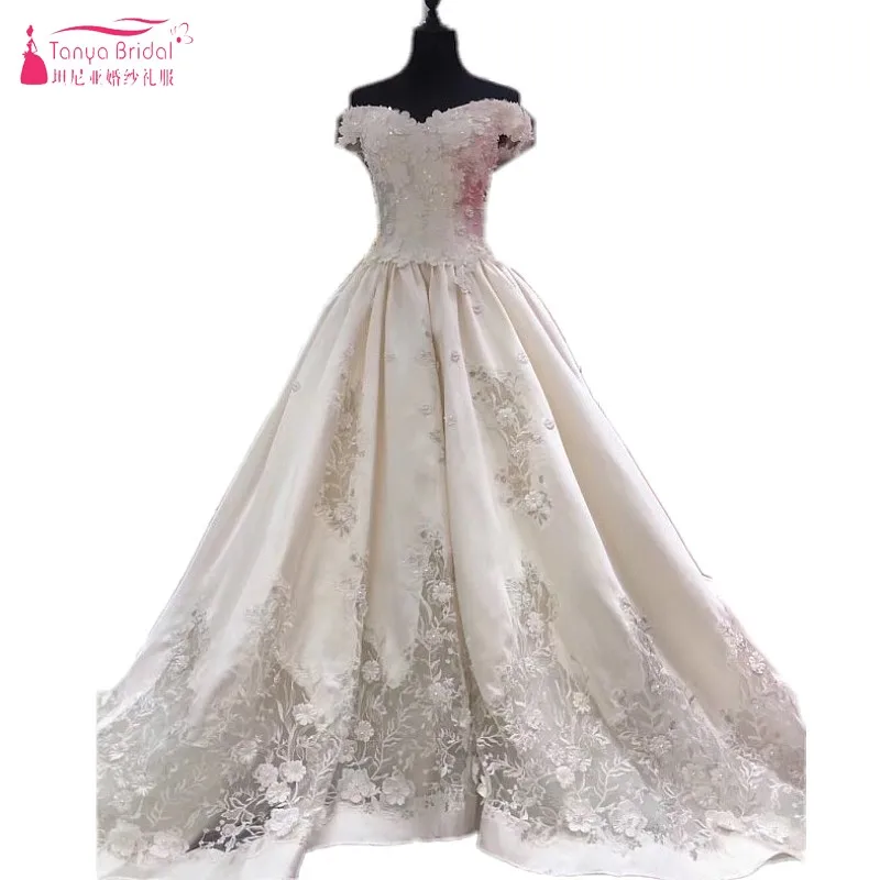 ТРАПЕЦИЕВИДНОЕ свадебное платье 2018 в церковь, со шлейфом, платье vestido de noiva уникальные Винтаж свадебное платье es с вышивкой vestido de noiva DQG026
ТРАПЕЦИЕВИДНОЕ свадебное платье 2018 в церковь, со шлейфом, платье vestido de noiva уникальные Винтаж свадебное платье es с вышивкой vestido de noiva DQG026