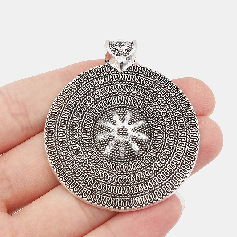 2PCS Antique Bohemia Boho Large Round Carve Snowflake Flower Charms Pendant for DIY Necklace Choker Jewelry Findings
2PCS Antique Bohemia Boho Large Round Carve Snowflake Flower Charms Pendant for DIY Necklace Choker Jewelry Findings