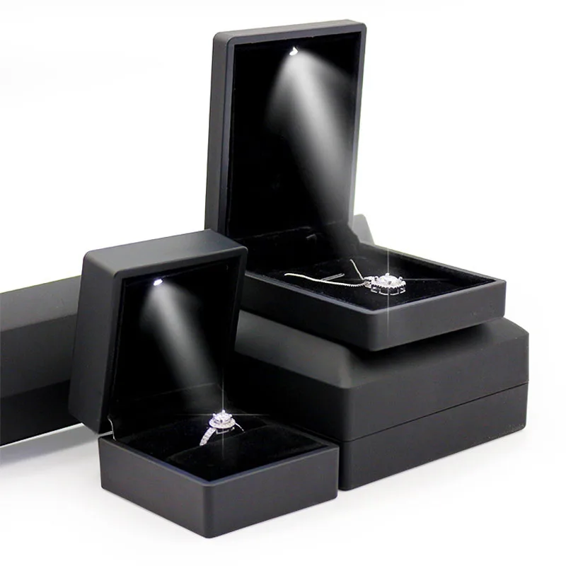 LED Lighted PU Leather Diamond Jewelry Ring Box Gift Propose Engagement Pendant Earring Bracelet Necklace Set Organizer ZA5718
LED Lighted PU Leather Diamond Jewelry Ring Box Gift Propose Engagement Pendant Earring Bracelet Necklace Set Organizer ZA5718