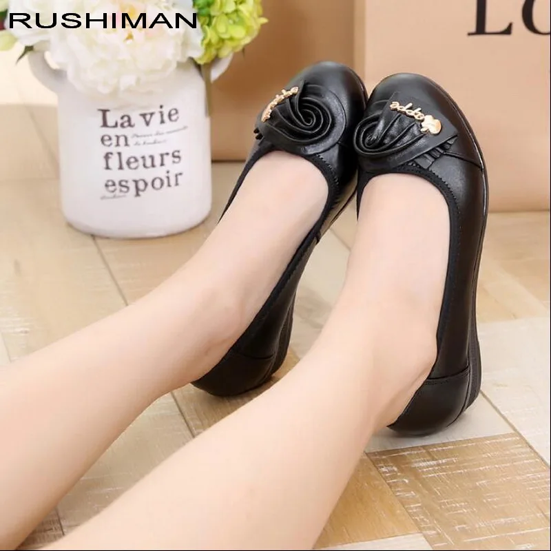RUSHIMAN New mother shoes leather single women's soft soles large size casual shoes wedge women's single black shoes size 35-43
RUSHIMAN New mother shoes leather single women's soft soles large size casual shoes wedge women's single black shoes size 35-43