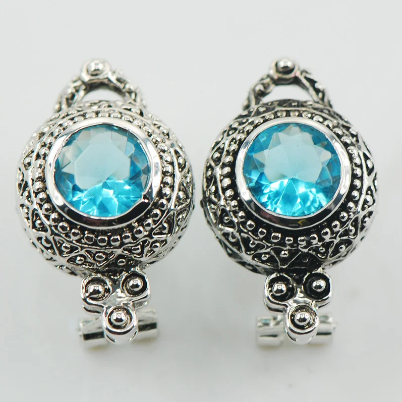 Женские серьги из серебра 925 пробы с фианитами
Женские серьги из серебра 925 пробы с фианитами