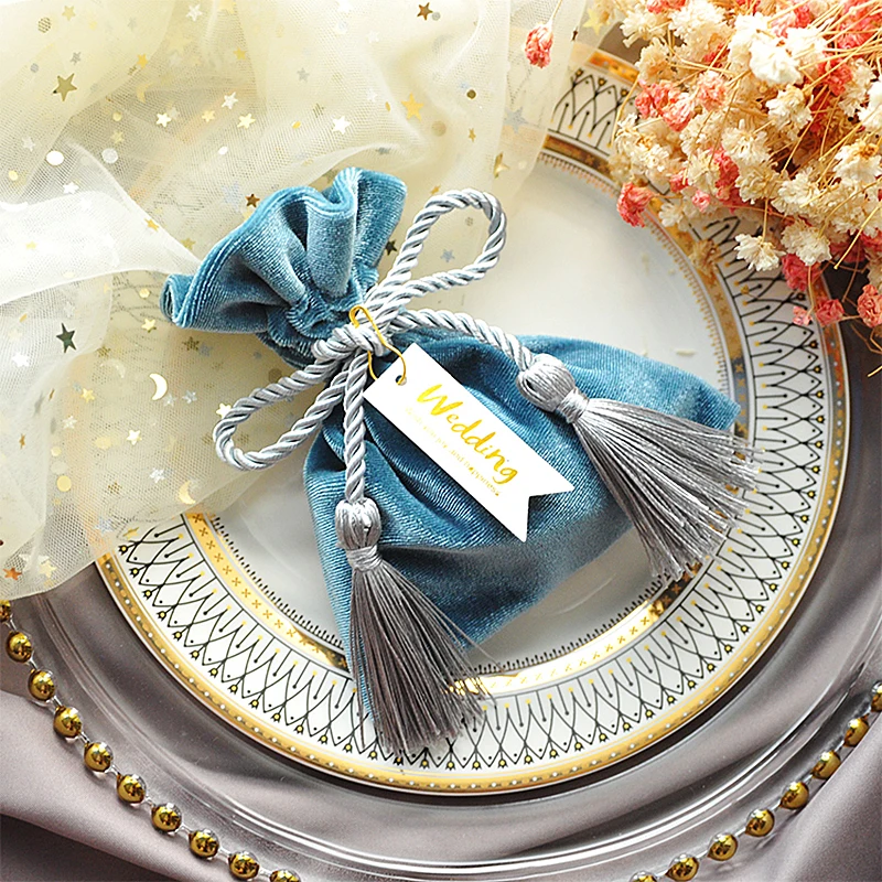 100pcs custom logo velvet Bunch chocolate bag wedding favors birthday anniversary party gifts personalized candy bags
100pcs custom logo velvet Bunch chocolate bag wedding favors birthday anniversary party gifts personalized candy bags