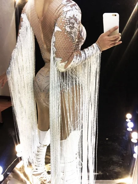 Performance Costumes Women Singer Tassels Fashion Stretch Skinny Rompers Party Slim Leotard Nightclub Shining Women Codysuits
Performance Costumes Women Singer Tassels Fashion Stretch Skinny Rompers Party Slim Leotard Nightclub Shining Women Codysuits