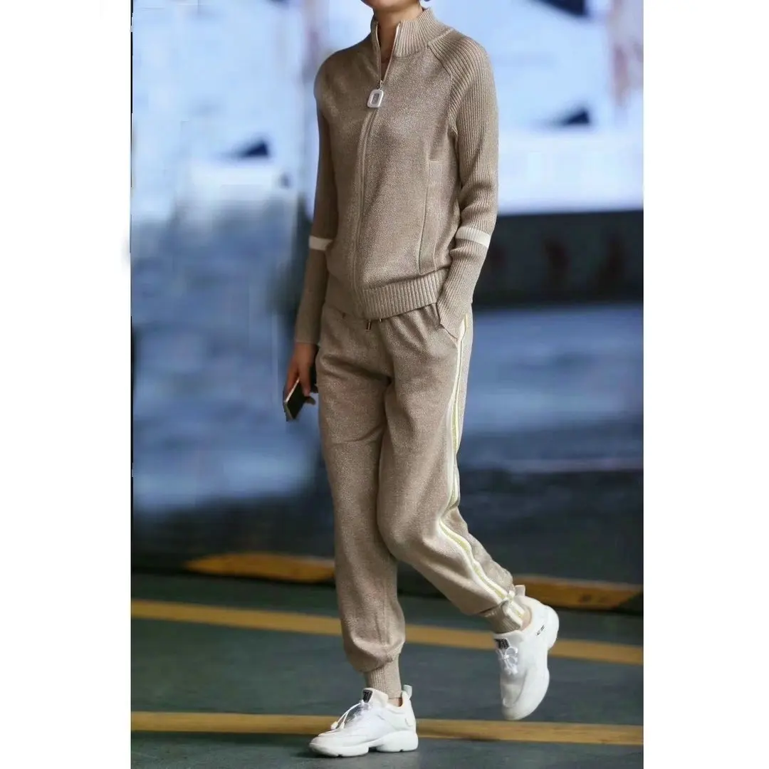 2018 Autumn Casaul Tracksuit Women 2 Piece Set Shiny Knitted Cardigan and Pants Striped Zipper long sleeve Sweatshirt Suit
2018 Autumn Casaul Tracksuit Women 2 Piece Set Shiny Knitted Cardigan and Pants Striped Zipper long sleeve Sweatshirt Suit