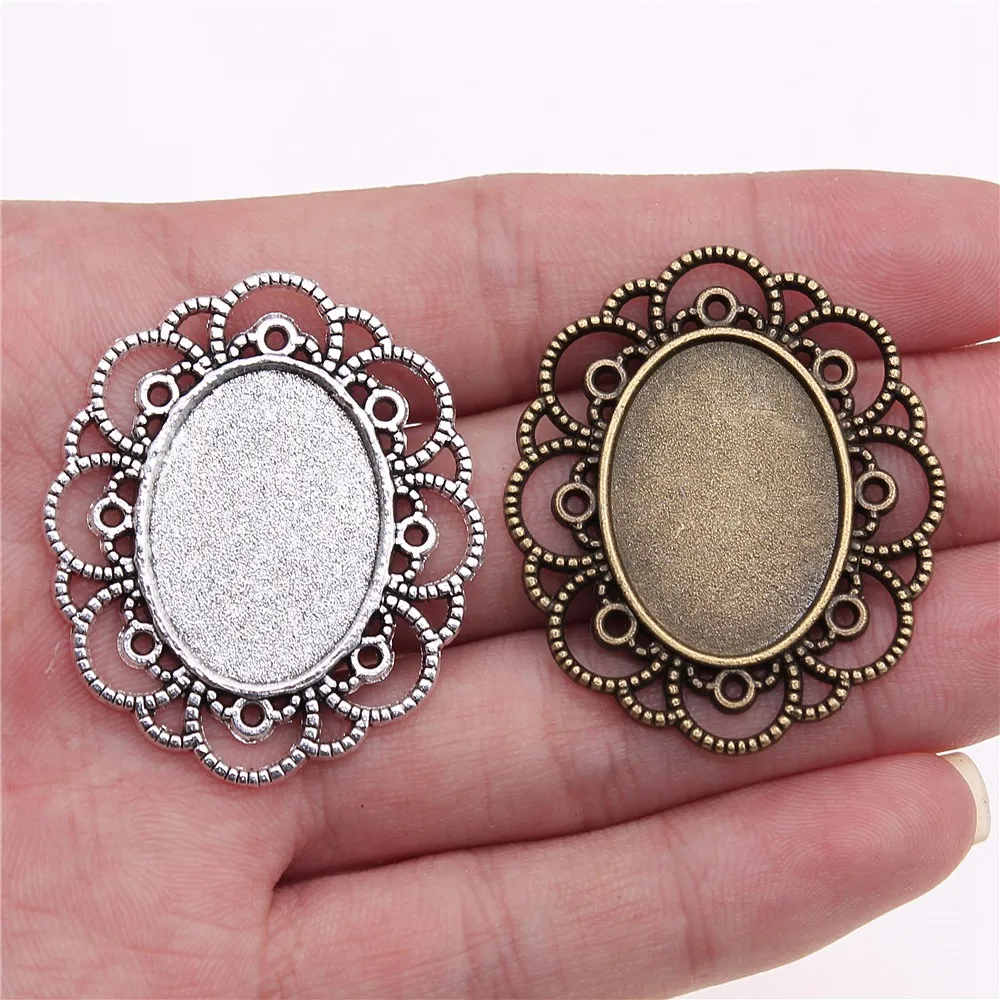 Fit 18x25mm 13x18mm 2 Colors Antique Bronze Antique Silver Color Lace Cameo Cabochon Pendant Base Setting Charms
Fit 18x25mm 13x18mm 2 Colors Antique Bronze Antique Silver Color Lace Cameo Cabochon Pendant Base Setting Charms
