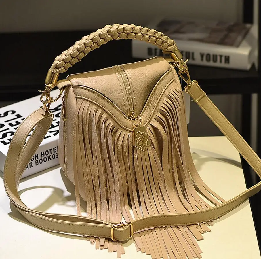 New Vintage Mini Boston Bags Hand Weave Luxury Handbags Women Famous Brand Tassel High Quality Leather Totes Shoulder Crossbody
New Vintage Mini Boston Bags Hand Weave Luxury Handbags Women Famous Brand Tassel High Quality Leather Totes Shoulder Crossbody