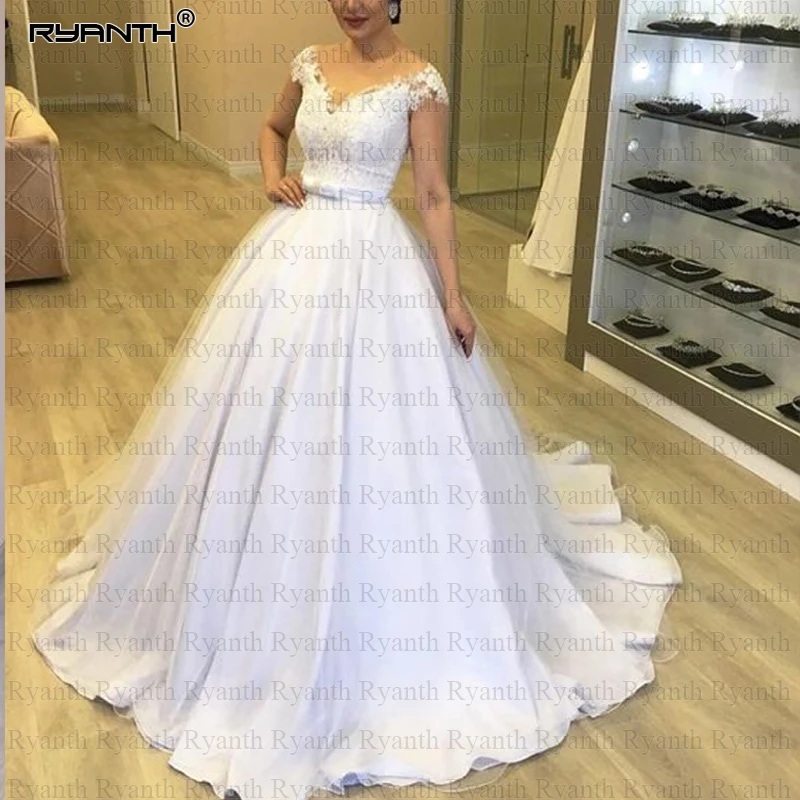 Vestidos de novia 2019 Hot Lace Ball Gown Wedding Dress New Arrival Robe de mariee Sexy Sheer Illusion O Neck Wedding Gowns
Vestidos de novia 2019 Hot Lace Ball Gown Wedding Dress New Arrival Robe de mariee Sexy Sheer Illusion O Neck Wedding Gowns