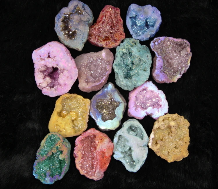 1Box Crystal Geode Pendant Quartz Gems Stone Beads 32pcs/box Druzy Drusy Crystal Geode Hole Pendant Connectors
1Box Crystal Geode Pendant Quartz Gems Stone Beads 32pcs/box Druzy Drusy Crystal Geode Hole Pendant Connectors