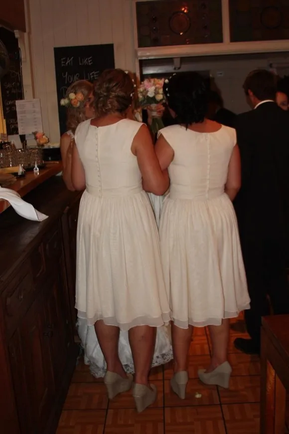 Modest Cap sleeve Color Assented Bridesmaid Dresses With Two Bow Knot Knee Length Maid Of Honor Dresses Formal gown WD78
Modest Cap sleeve Color Assented Bridesmaid Dresses With Two Bow Knot Knee Length Maid Of Honor Dresses Formal gown WD78