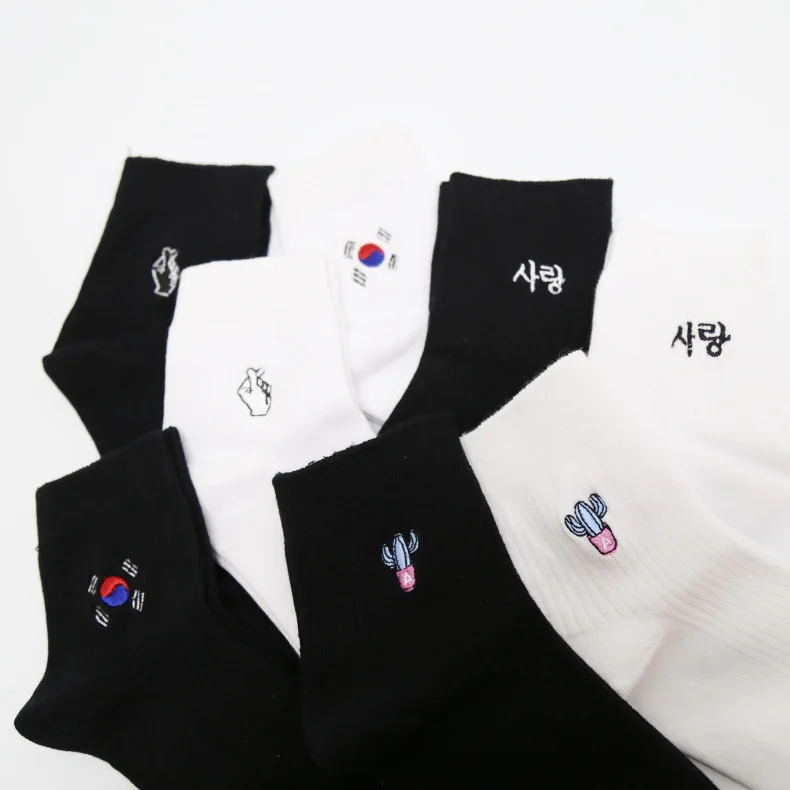 Korea Harajuku funny cartoon black and white socks, embroidery novelty men women cactus Love gesture meias socks
Korea Harajuku funny cartoon black and white socks, embroidery novelty men women cactus Love gesture meias socks