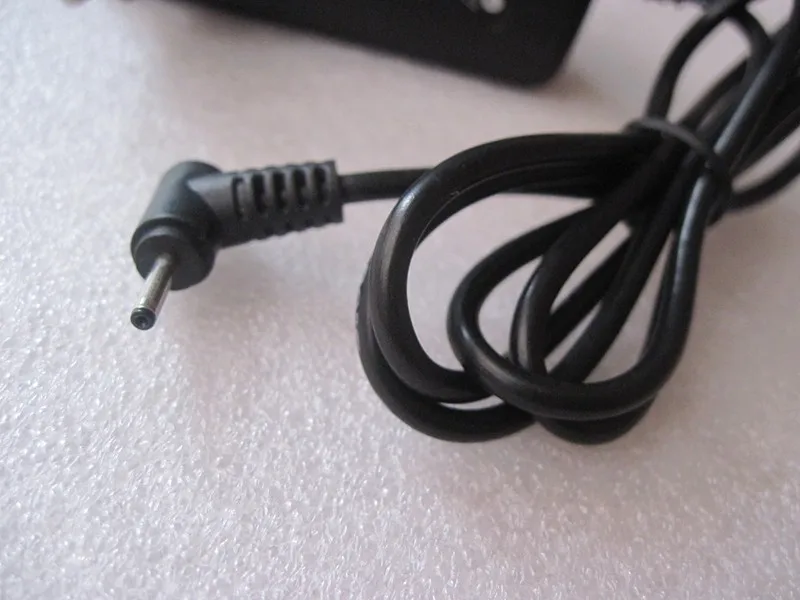 50pcs 9V 2A 2.5mm Power Supply Adapter EU Plug Charger for Teclast Tbook 10 Tablet 2.5*0.7mm L shape connector
50pcs 9V 2A 2.5mm Power Supply Adapter EU Plug Charger for Teclast Tbook 10 Tablet 2.5*0.7mm L shape connector