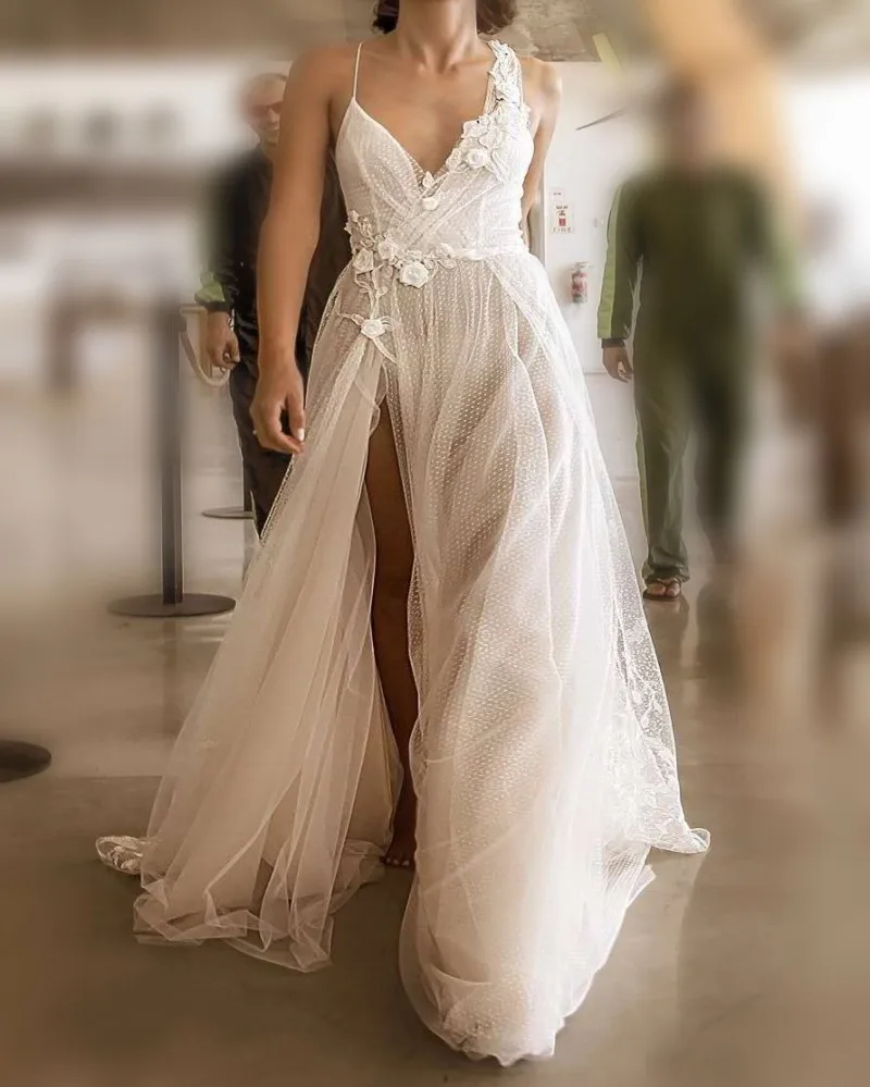 New Sexy Boho Beach Wedding Dress Deep V Backless Lace Appliques Vestido De Noiva See Through Spaghetti Straps Bridal Gowns
New Sexy Boho Beach Wedding Dress Deep V Backless Lace Appliques Vestido De Noiva See Through Spaghetti Straps Bridal Gowns
