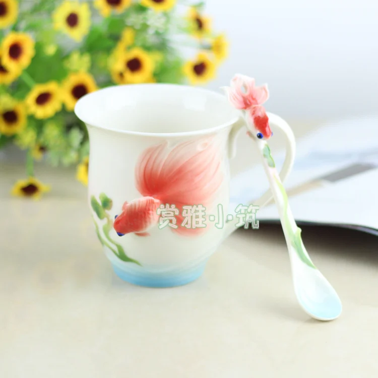 Эмалированная кофейная чашка Золотая рыбка, фарфоровые кружки и чашки, креативный подарок на свадьбу, керамическая чашка
Эмалированная кофейная чашка Золотая рыбка, фарфоровые кружки и чашки, креативный подарок на свадьбу, керамическая чашка