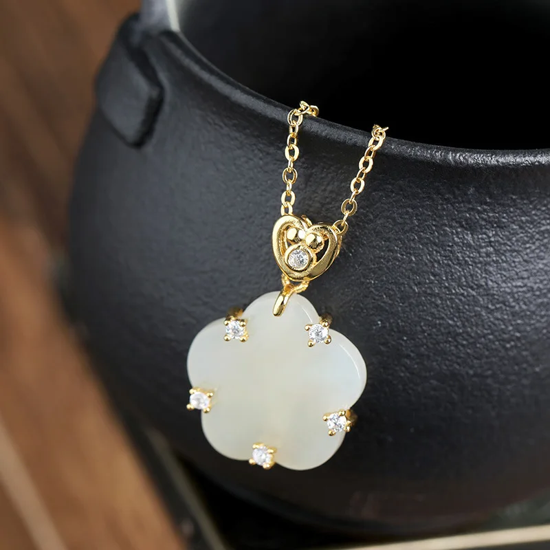 S925 silver inlaid natural ms hetian plum character high-grade pendant hanging pendant
S925 silver inlaid natural ms hetian plum character high-grade pendant hanging pendant