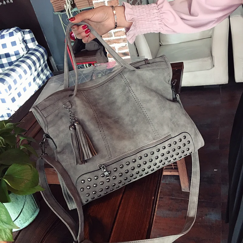 Rivet Vintage PU Leather Female Handbag Fashion Tassel Messenger Bag Women Shoulder Bag Larger Top-Handle Bags Travel 756
Rivet Vintage PU Leather Female Handbag Fashion Tassel Messenger Bag Women Shoulder Bag Larger Top-Handle Bags Travel 756