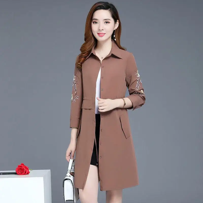 Fashion Windbreaker Coats 2019 New Spring Autumn Coat Women Trench Coats Embroidery Loose Casual Ladies Outerwear D46
Fashion Windbreaker Coats 2019 New Spring Autumn Coat Women Trench Coats Embroidery Loose Casual Ladies Outerwear D46
