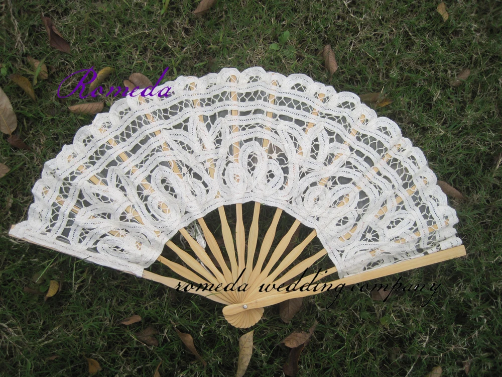 Free Shipping 5 pcs lot Handmade White Battenburg embroidery Gothic lace Fan for Wedding Party
Free Shipping 5 pcs lot Handmade White Battenburg embroidery Gothic lace Fan for Wedding Party