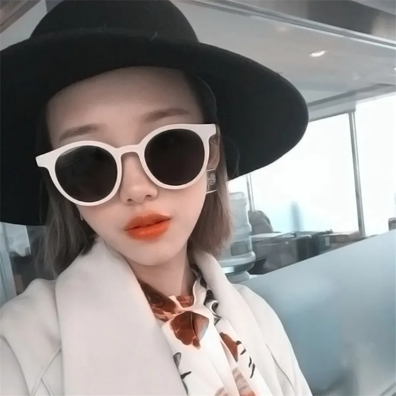 Retro Women Round Sunglasses Shades Vintage Tinted Color Lens Ladies Sunglasses Brand Korea Fashion Summer Sun Glasses Eyewear
Retro Women Round Sunglasses Shades Vintage Tinted Color Lens Ladies Sunglasses Brand Korea Fashion Summer Sun Glasses Eyewear