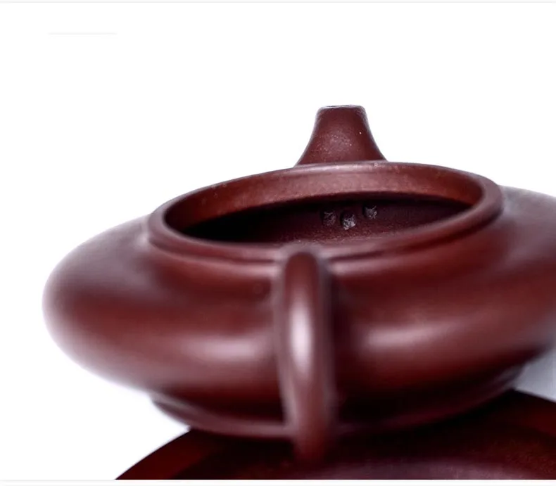 160ml Handmade Yixing Zisha Purple Clay Teapot | Flat Tea Pot | Kung Fu Tea Set Black Tea TeaPot Drinkware Home Decor Ornament
160ml Handmade Yixing Zisha Purple Clay Teapot | Flat Tea Pot | Kung Fu Tea Set Black Tea TeaPot Drinkware Home Decor Ornament