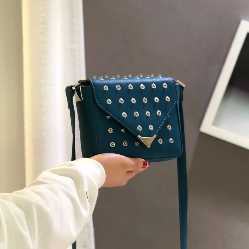 BENVICHED 2022 fashion new style spring summer rivets small square bags women single shoulder bag Inclined shoulder bag c148
BENVICHED 2022 fashion new style spring summer rivets small square bags women single shoulder bag Inclined shoulder bag c148