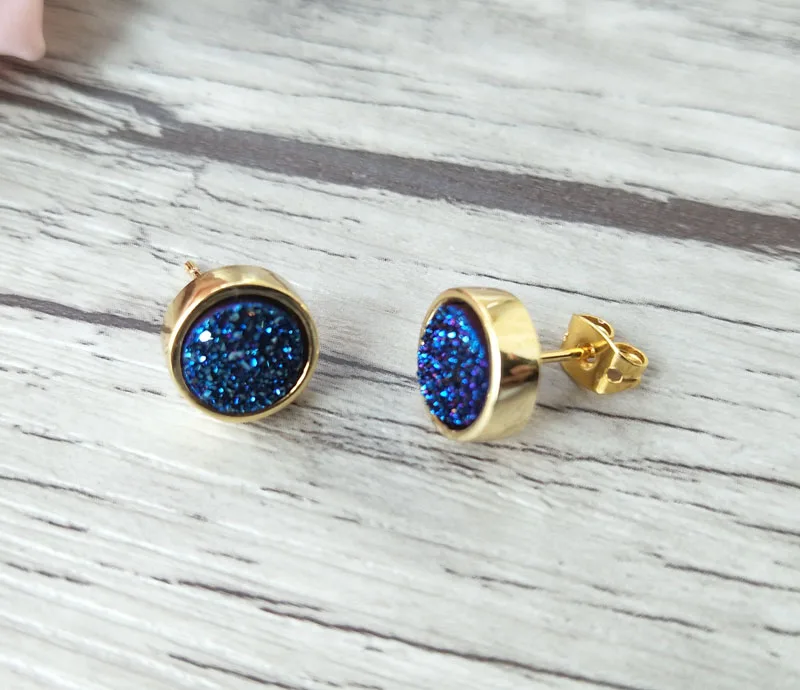 Wholesale 5 pairs 10mm Round Shape Stone Stud Earrings,Natural druse crystal Titanium Druzy Gem stone Stud Earrings ER346
Wholesale 5 pairs 10mm Round Shape Stone Stud Earrings,Natural druse crystal Titanium Druzy Gem stone Stud Earrings ER346
