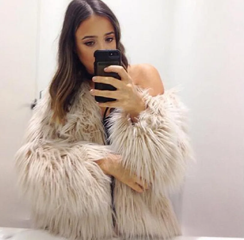 2018 Chic Winter High Quality Winter Warm Faux Fox Fur Short Coat Luxury Faux Fur Jacket Women manteau fourrure
2018 Chic Winter High Quality Winter Warm Faux Fox Fur Short Coat Luxury Faux Fur Jacket Women manteau fourrure