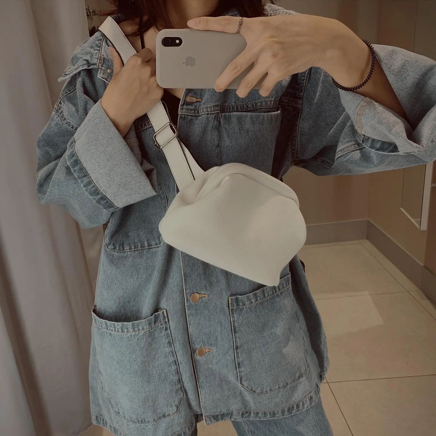 Square Bag Woman Casual Wide Shoulder Messenger Strap Bags Lady Solid Color Coin Purse Female Pu Leather Waist Bags 2019
Square Bag Woman Casual Wide Shoulder Messenger Strap Bags Lady Solid Color Coin Purse Female Pu Leather Waist Bags 2019