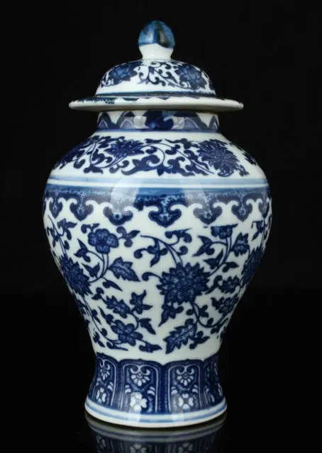 Exquisite Chinese Classical Collectible Old Handwork Blue and White Porcelain Jar / Pot
Exquisite Chinese Classical Collectible Old Handwork Blue and White Porcelain Jar / Pot