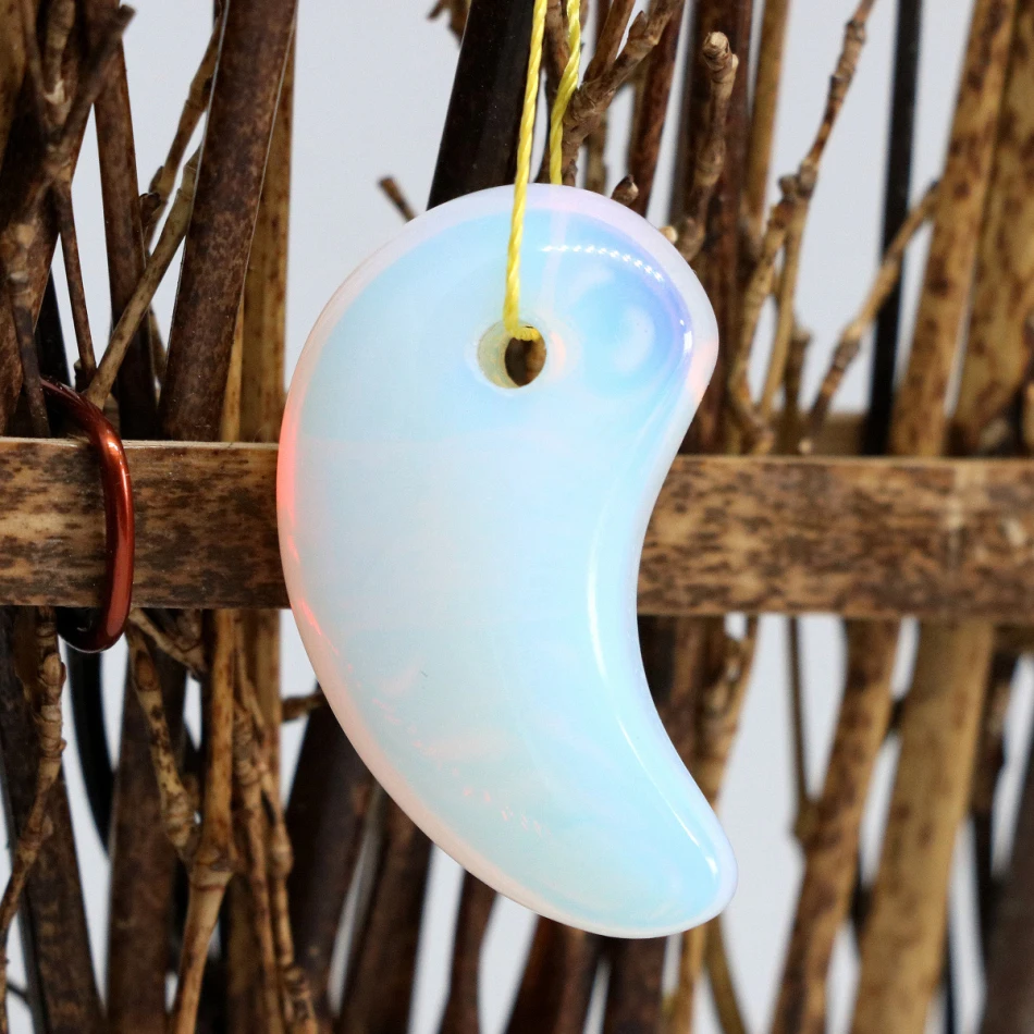 Top quality charms white opal moonstone 35*20mm magatama pendant charms women fashion diy jewelry making accessories B1832
Top quality charms white opal moonstone 35*20mm magatama pendant charms women fashion diy jewelry making accessories B1832