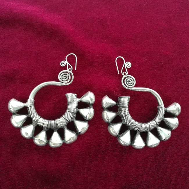 Guizhou Miao handmade jewelry exotic tribal style Miao silver personality exaggerated earrings earrings
Guizhou Miao handmade jewelry exotic tribal style Miao silver personality exaggerated earrings earrings