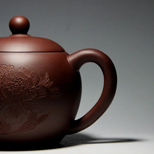 Peony long mouth pot genuine Yixing Zisha Kung Fu teapot half handmade practical raw ore purple mud
Peony long mouth pot genuine Yixing Zisha Kung Fu teapot half handmade practical raw ore purple mud