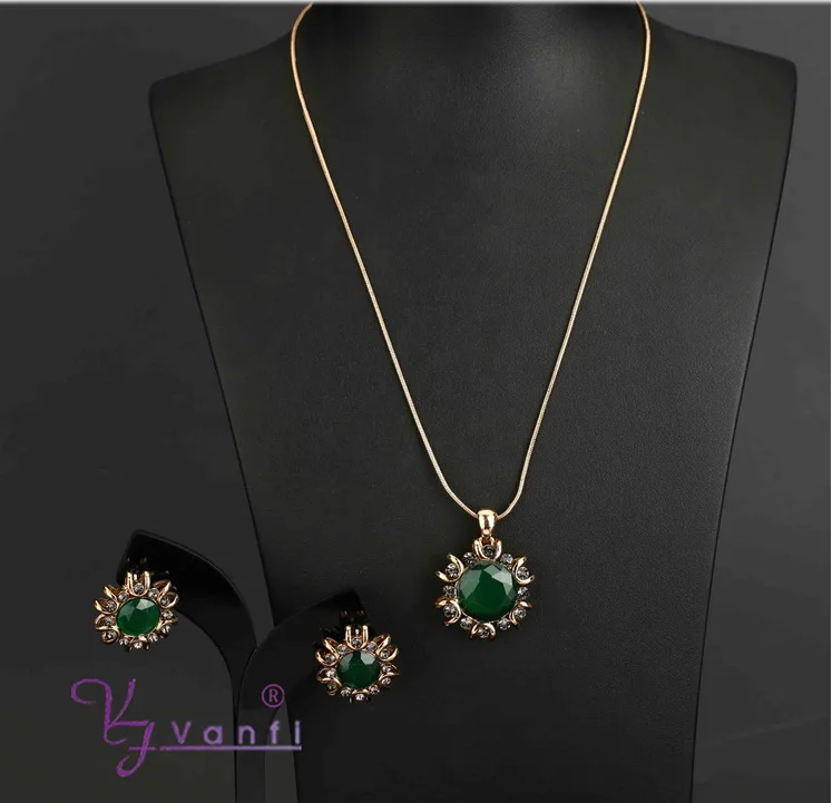 Vintage Party Antique Gold Color Costume Jewelry Sets Green Rhinestone Earrings Necklace Ring Jewelry Sets
Vintage Party Antique Gold Color Costume Jewelry Sets Green Rhinestone Earrings Necklace Ring Jewelry Sets