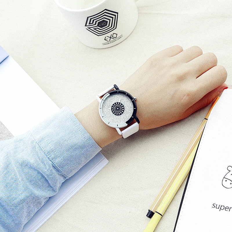 Classic Colorful Men Women Watch Luxury brand petal Pointers quartz watch Leather Student watches For Lovers relogio feminino
Classic Colorful Men Women Watch Luxury brand petal Pointers quartz watch Leather Student watches For Lovers relogio feminino