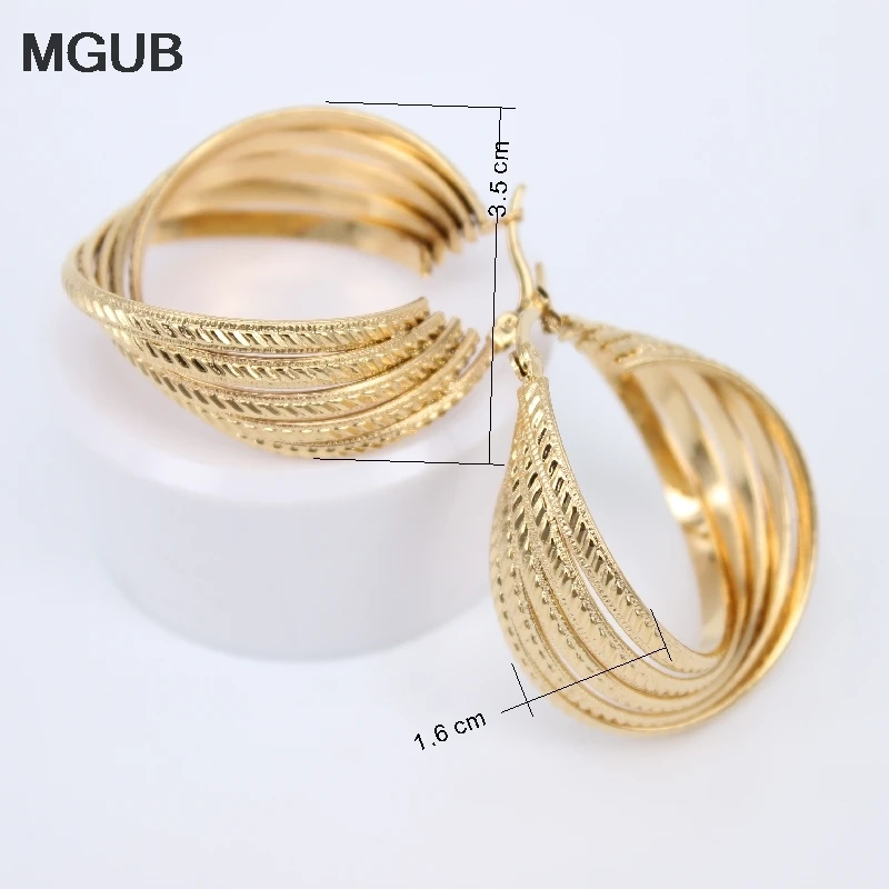 Fashion exaggeration Large wide earrings 35mm outer diameter 15mm wide gold color Classic European and American jewelry
Fashion exaggeration Large wide earrings 35mm outer diameter 15mm wide gold color Classic European and American jewelry