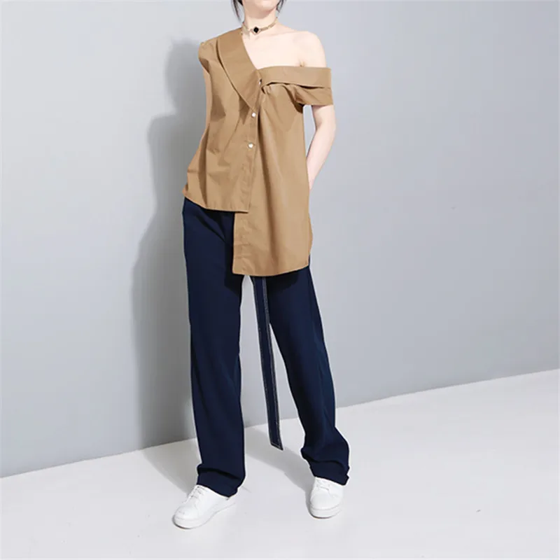 Johnature Irregular Skew Collar 2021 Korean Sleeveless Bows Solid Color Button Blouse Summer New Streetwear Style Women Blouse
Johnature Irregular Skew Collar 2021 Korean Sleeveless Bows Solid Color Button Blouse Summer New Streetwear Style Women Blouse