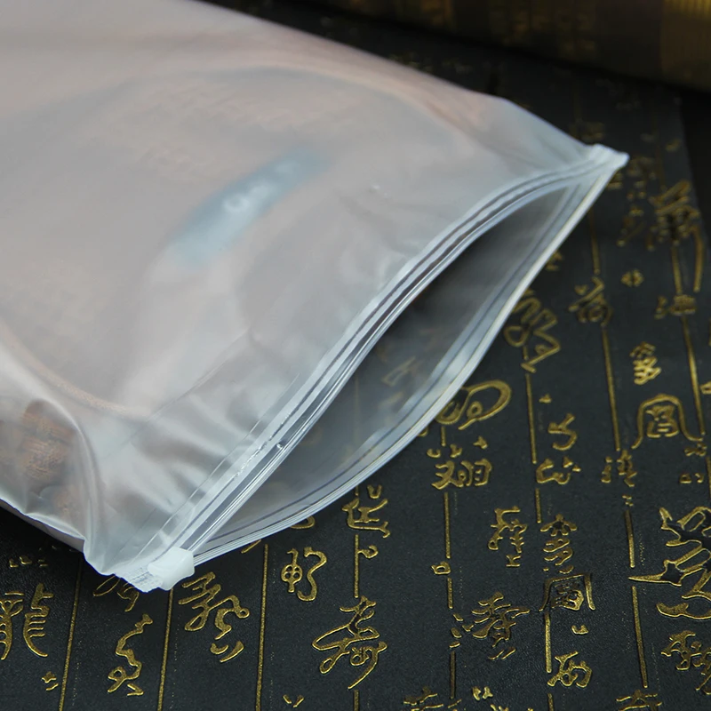 100pcs 24x35cm Zip lock Zipper Top frosted plastic bags for clothing, T-Shirt , Skirt retail packaging customized logo printing
100pcs 24x35cm Zip lock Zipper Top frosted plastic bags for clothing, T-Shirt , Skirt retail packaging customized logo printing