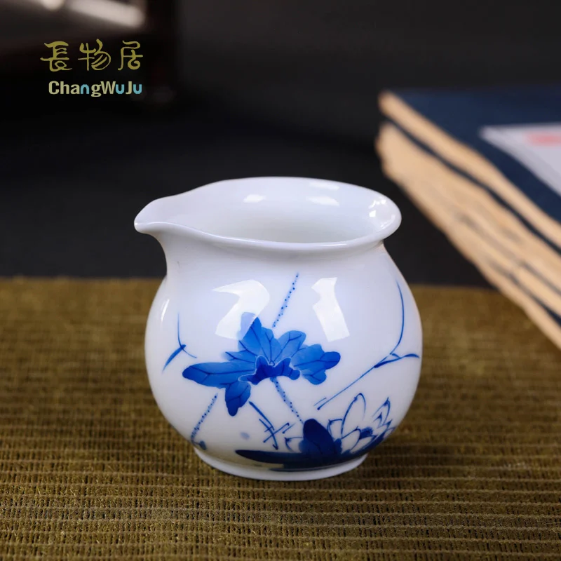 Changwuju in Jingdezhen teapot the hand painted blue and white Kung-Fu tea fair cup by handmade puer tea longquan celadon
Changwuju in Jingdezhen teapot the hand painted blue and white Kung-Fu tea fair cup by handmade puer tea longquan celadon