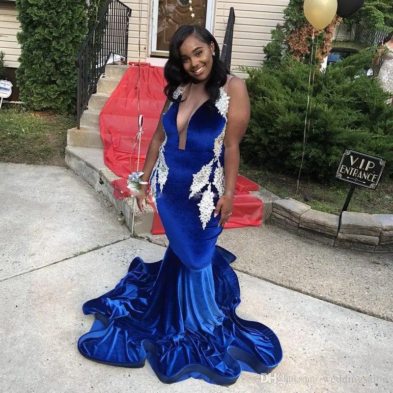 Vestidos de gala Sexy V Neck Mermaid Royal Blue Velvet Prom Dresses Gold Applique Black Girls Prom Formal Party Gown
Vestidos de gala Sexy V Neck Mermaid Royal Blue Velvet Prom Dresses Gold Applique Black Girls Prom Formal Party Gown
