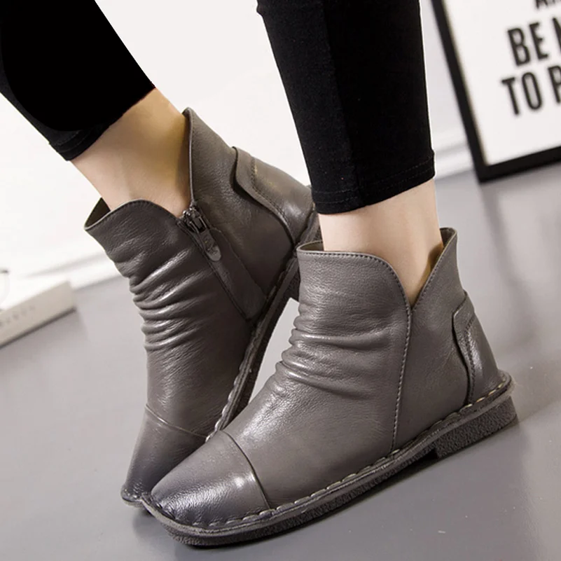 YAERNI Women High Top Shoes Spring Autumn Fashion Genuine Leather Flat Ankle Boots Zipper Women Boots Pleated Short Boots E654
YAERNI Women High Top Shoes Spring Autumn Fashion Genuine Leather Flat Ankle Boots Zipper Women Boots Pleated Short Boots E654
