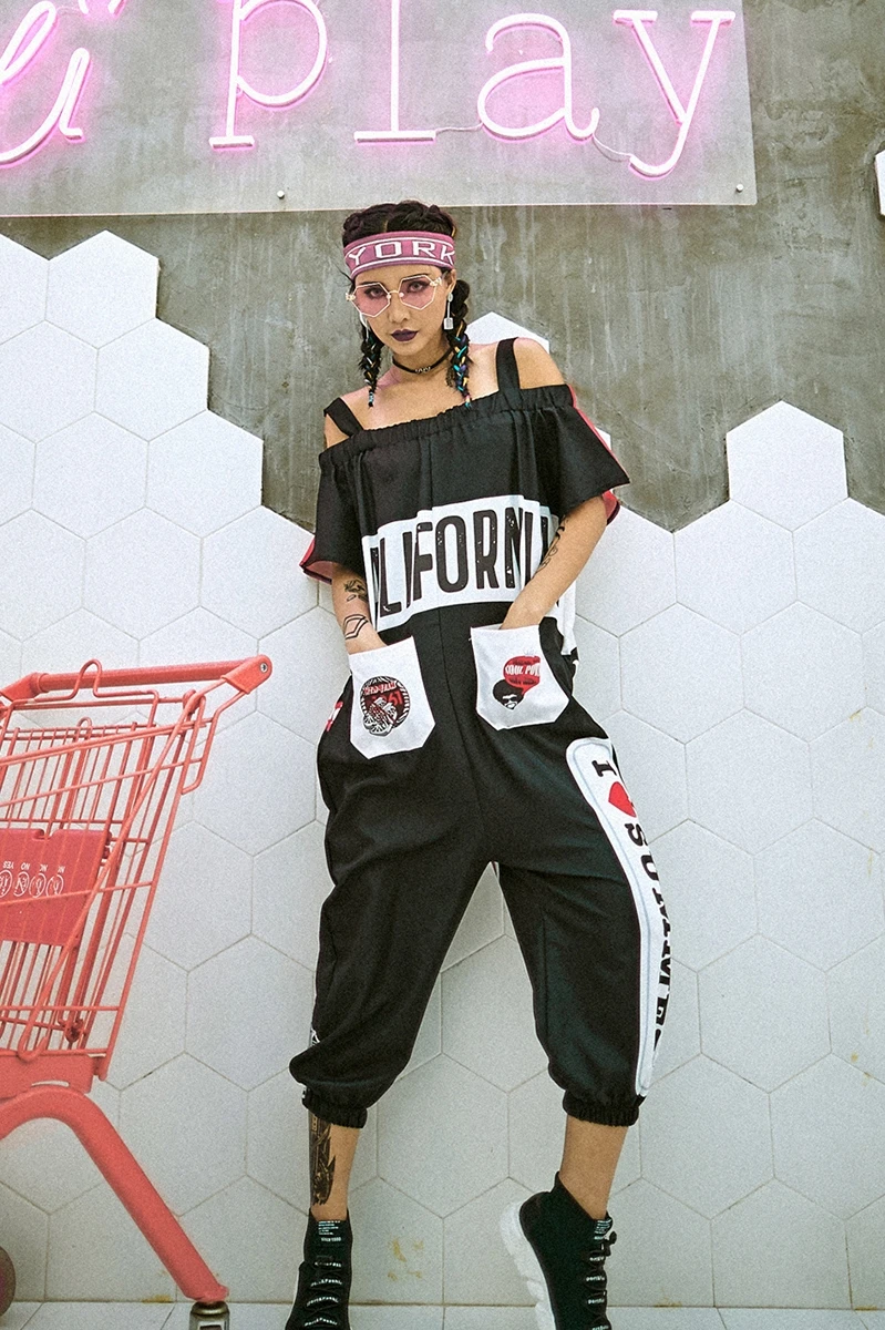 Retro hip hop jumpsuit bib pants LOGO tide pants straps pants pants large size hanging pants handsome cool women's clothing
Retro hip hop jumpsuit bib pants LOGO tide pants straps pants pants large size hanging pants handsome cool women's clothing